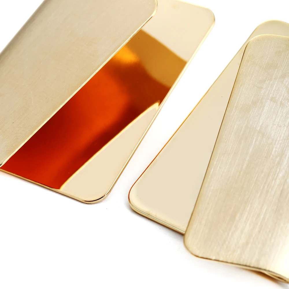 Женские серьги гвоздики золотого цвета для работы и офиса Ювелирные изделия в