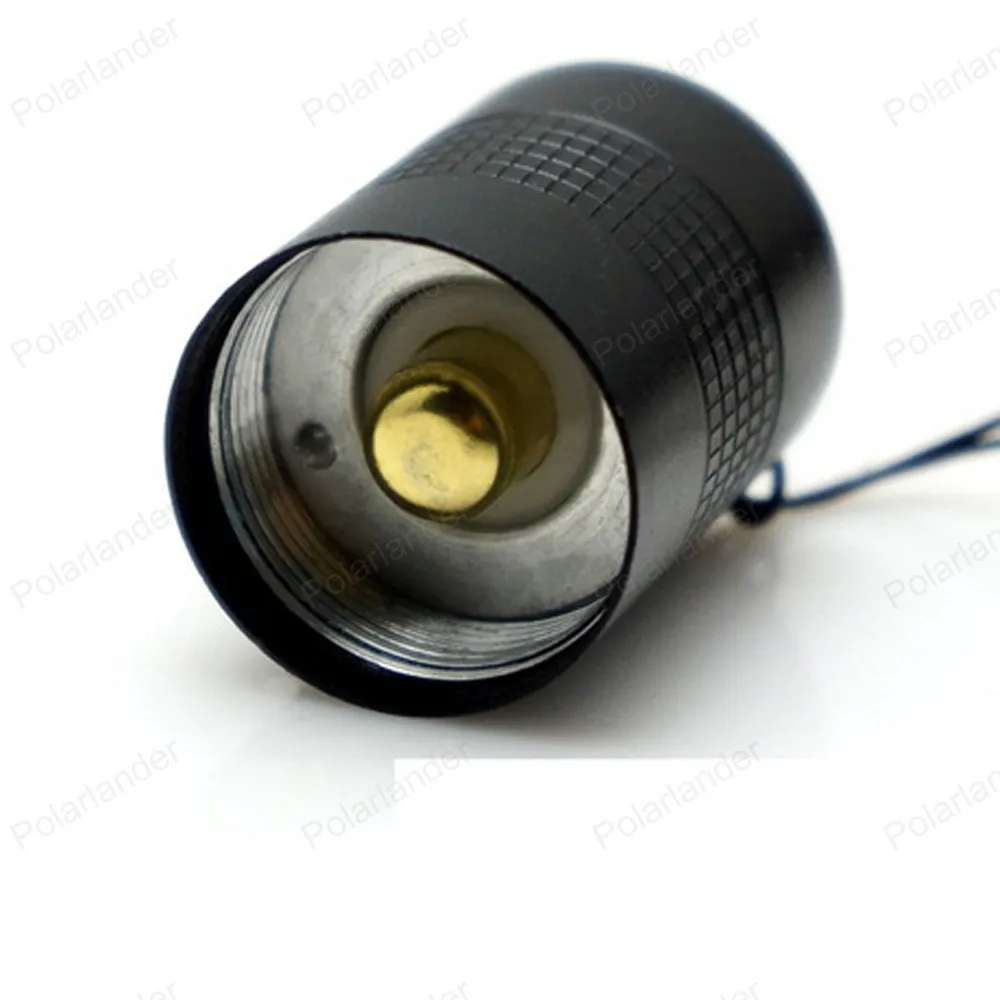 Хорошо спроектированный миниатюрный перезаряжаемый фонарик черный/серебристый