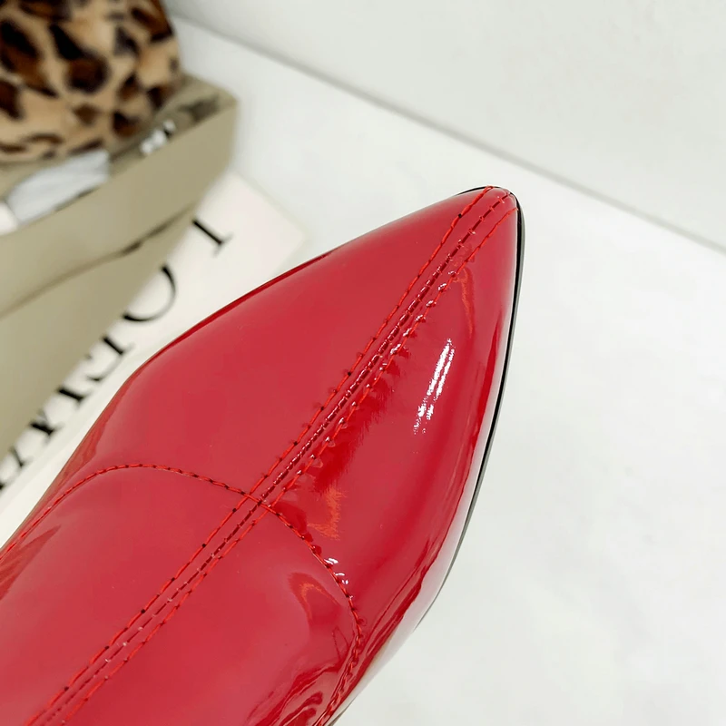 Ботфорты женские из лакированной кожи на каблуке с острым носком | Обувь