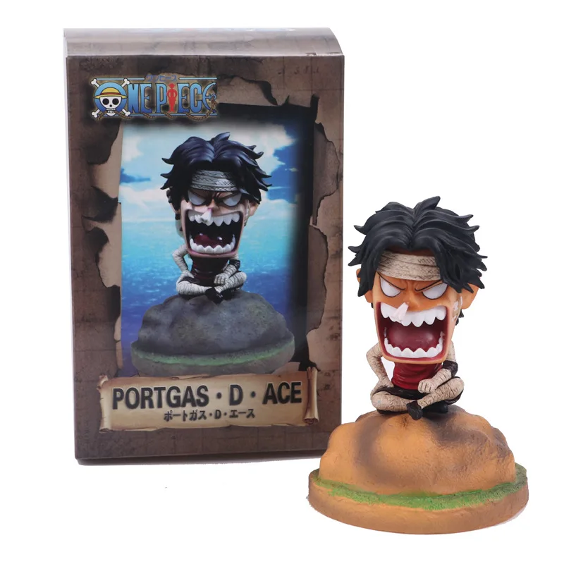 Новый аниме One Piece Эйс детство сидя персонаж бандаж Ace сердитое выражение ручной