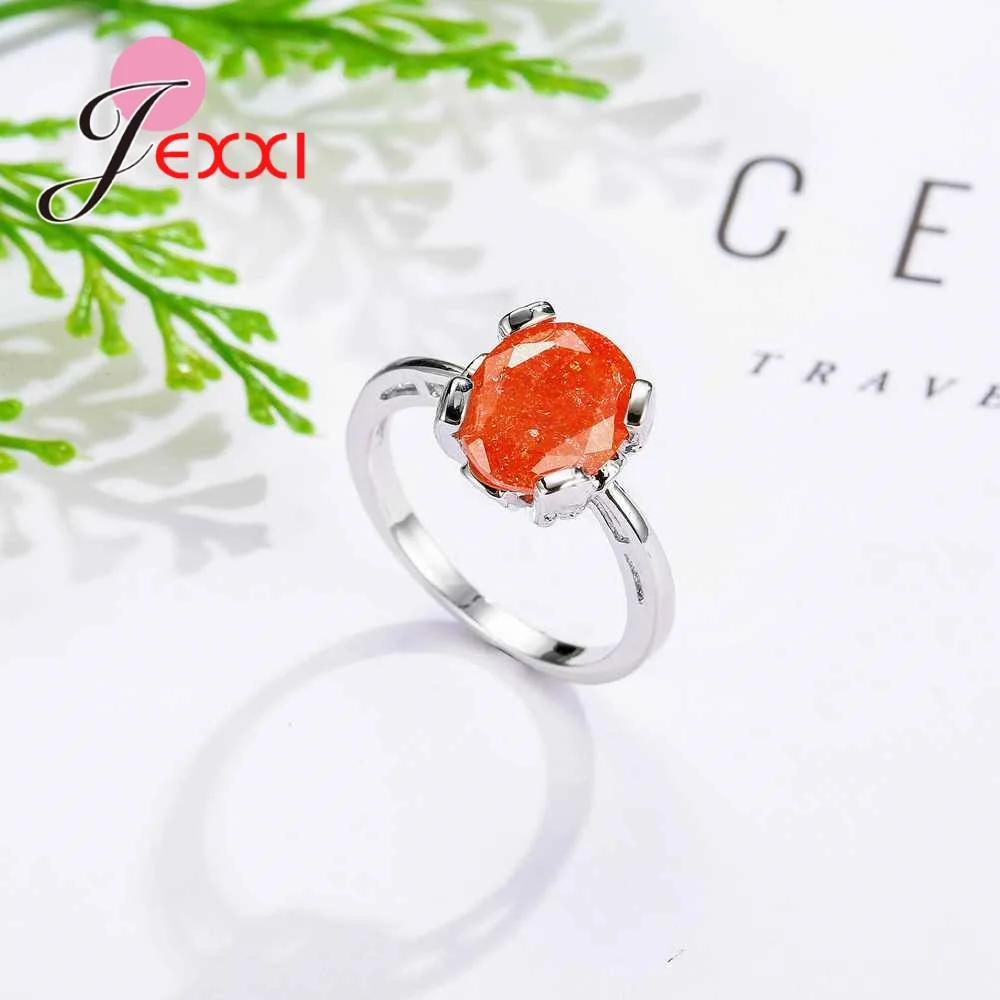 Классические женские кольца инкрустированные оранжевым овальным цирконием