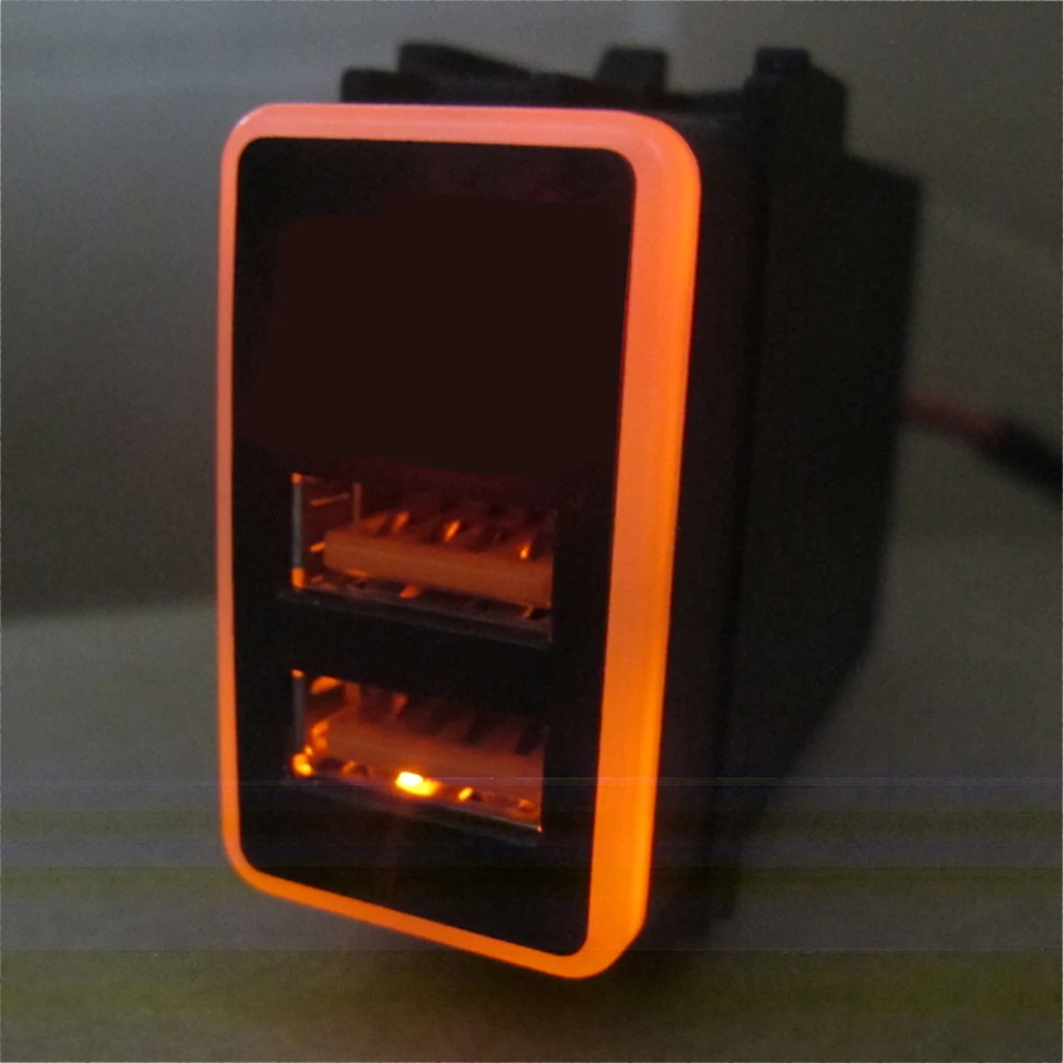 Автомобильное зарядное устройство с 2 USB портами 12 В С светодиодный