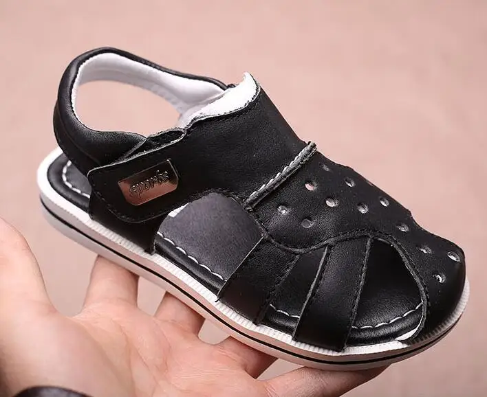 2017 г. Детская обувь кожаные сандалии тонкие туфли с отверстиями Повседневная