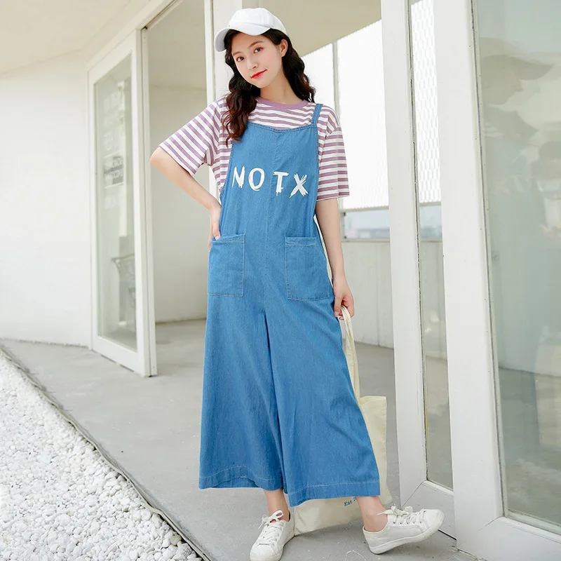 Женский джинсовый комбинезон на тонких бретельках синего цвета | Женская одежда