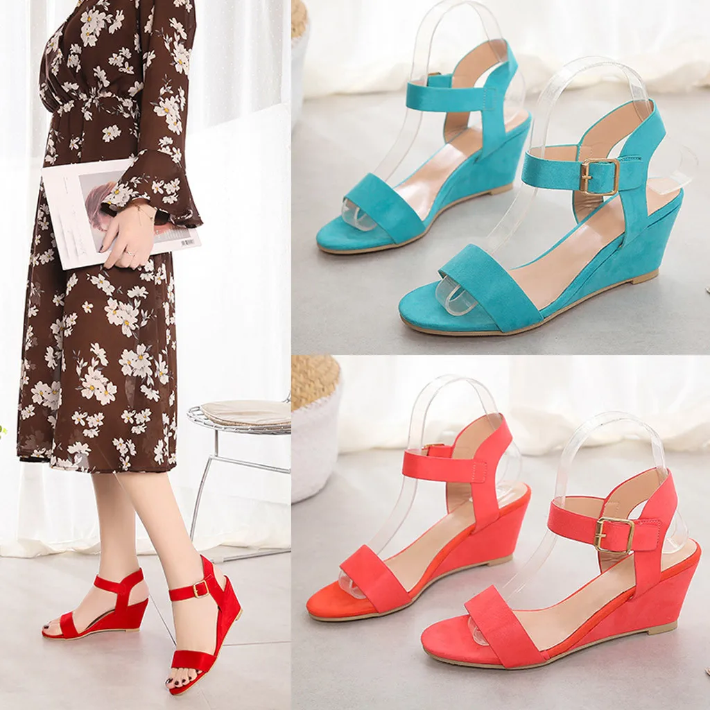 Летние босоножки женские модные однотонные на танкетке с пряжкой и ремешком в