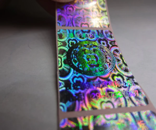 Голографическая наклейка с голограммой на заказ бесплатный дизайн!