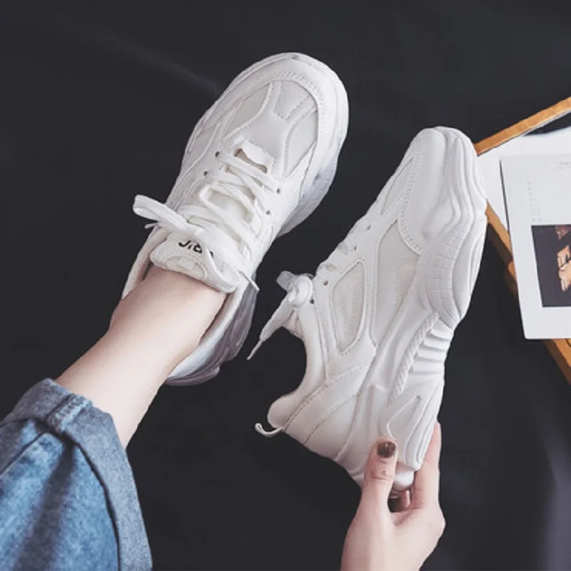 Женская обувь Новинка 2019 года модная однотонная женская для бега спортивная с