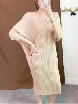 apricot Miyake fold платье с v-образным вырезом летнее Новое свободное платье плюс размер рукав летучая мышь Плиссированное женское платье sanzhai - Цвет: apricot