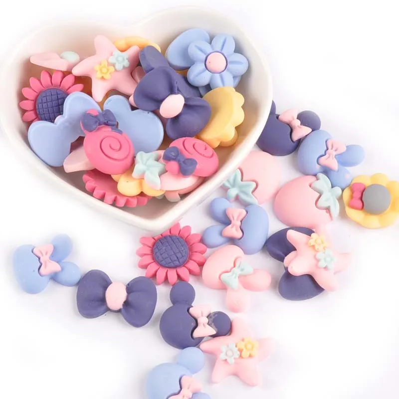 30 шт. разнообразные кабошоны из смолы с плоской задней стороной и