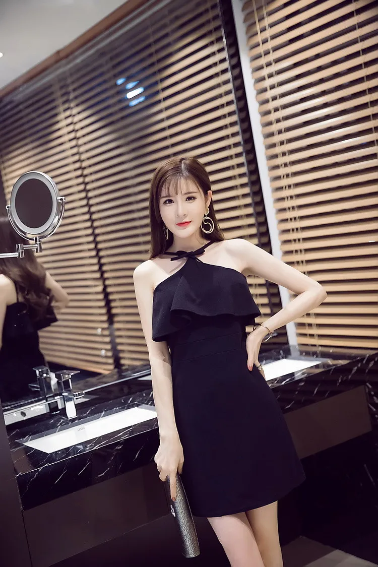 Летнее платье на бретелях с открытыми плечами и рюшами женское сексуальное