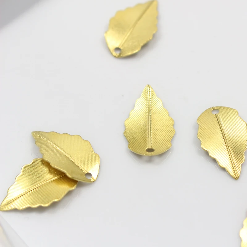 Небольшие медные листья с гравировкой милые Золотые Подвески для изготовления