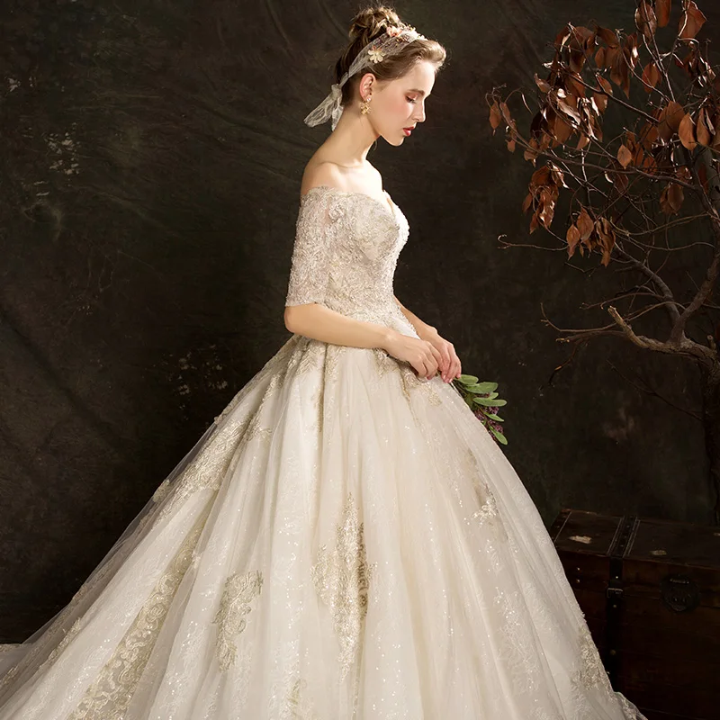 Великолепное свадебное платье 2020 кружевное с золотой аппликацией великолепное