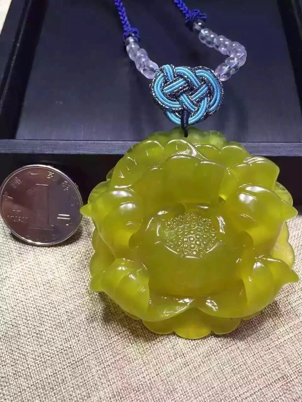 Природные нефрита (желтый серпантин нефритовый Кулон резьба) пион цветок резьба