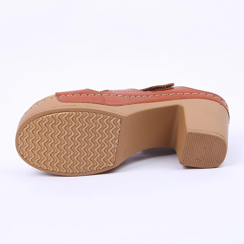 На танкетке женские тапочки в римском стиле Стиль толстом квадратном высоком