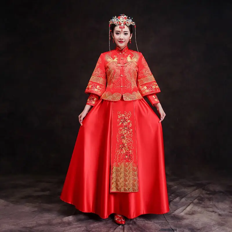 Восточный Азиатский Невеста красота в традиционном китайском стиле свадебное