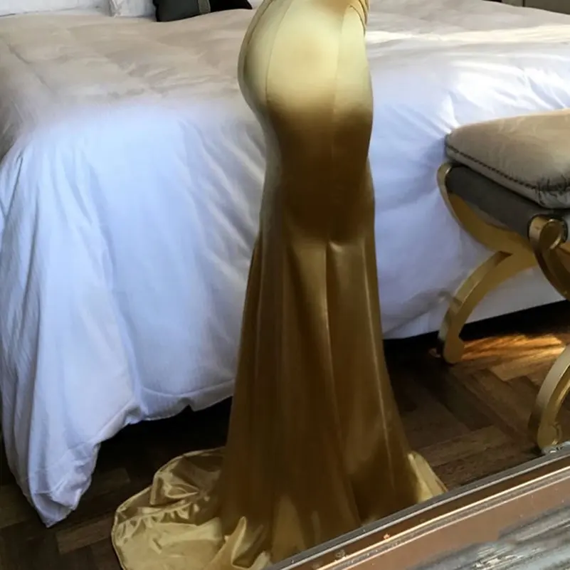 Женское длинное платье на тонких бретельках однотонное Клубное без рукавов с