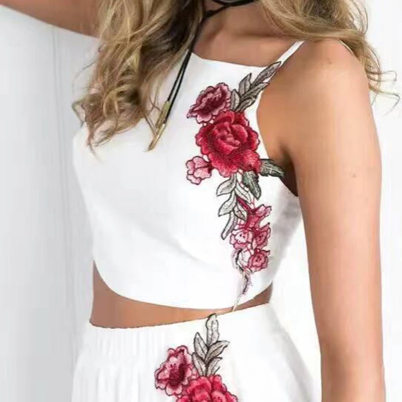 2020 Summer New Casual Women Sexy white Two-Piece Clothes Set Embroidered Floral Vest Crop Top Shorts Pants Lady Clothing Sets |