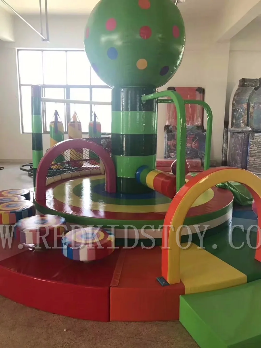 Крытая игровая площадка электрическая карусель одобренная CE детская зона