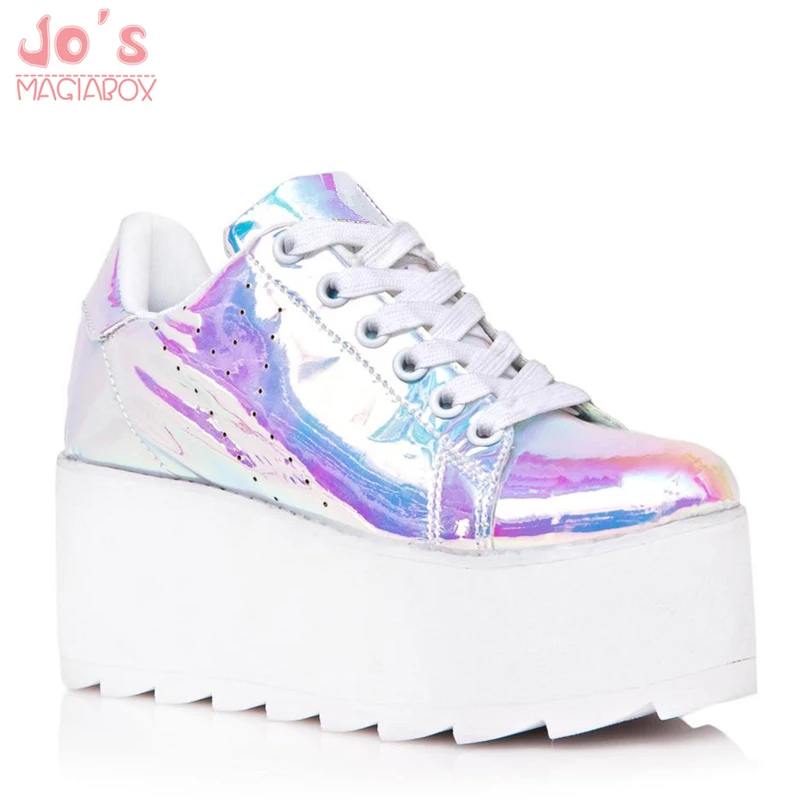 Туфли женские на платформе с лазерным рисунком милые высокие ботинки шнуровке