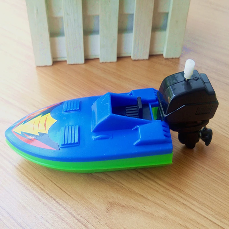 1 шт случайный цвет Ветер вверх плавание моторная лодка пластиковая игрушки цепь