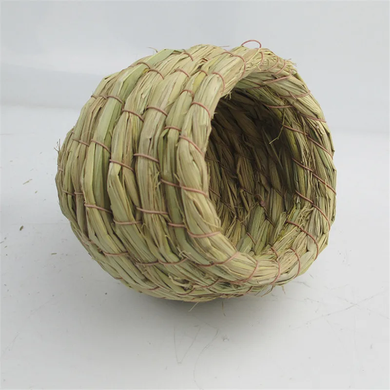 one nest Тканые теплые соломенные птичьи гнезда дом попугай инкубация разведение натуральный питомец трава пещера для попугая Макау африканские зеленые волнистые попугаи - Цвет: one nest