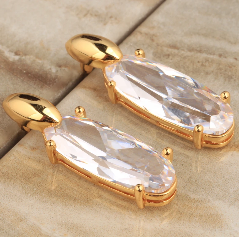 Кластера Большой овальный белый камни кубического циркония золотым покрытием