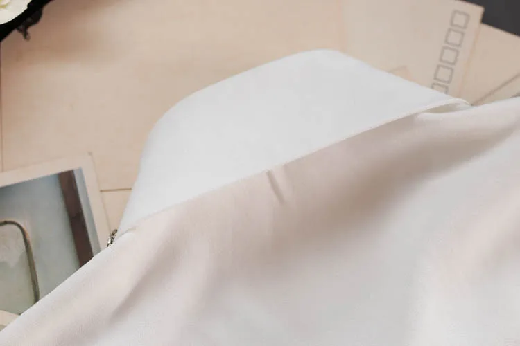 Женская шифоновая блузка с бусинами отложным воротником и вышитым лебедем |