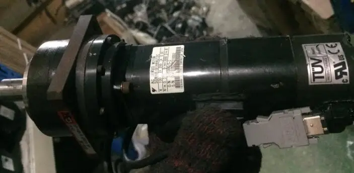 

Servo motor SGMAH-01AAAG12C with reducer 1: 5 , Used one , 90% appearance new , 3 months warranty , in stock