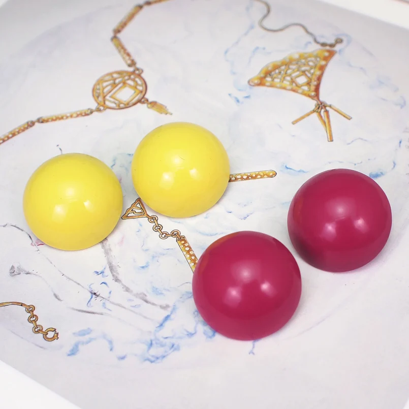 Круглые металлические серьги-гвоздики карамельных цветов модные очаровательные