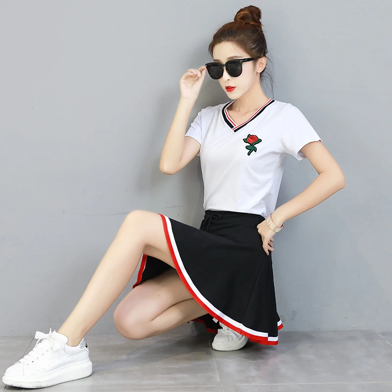 Женский спортивный костюм из двух предметов футболка с коротким рукавом и юбка