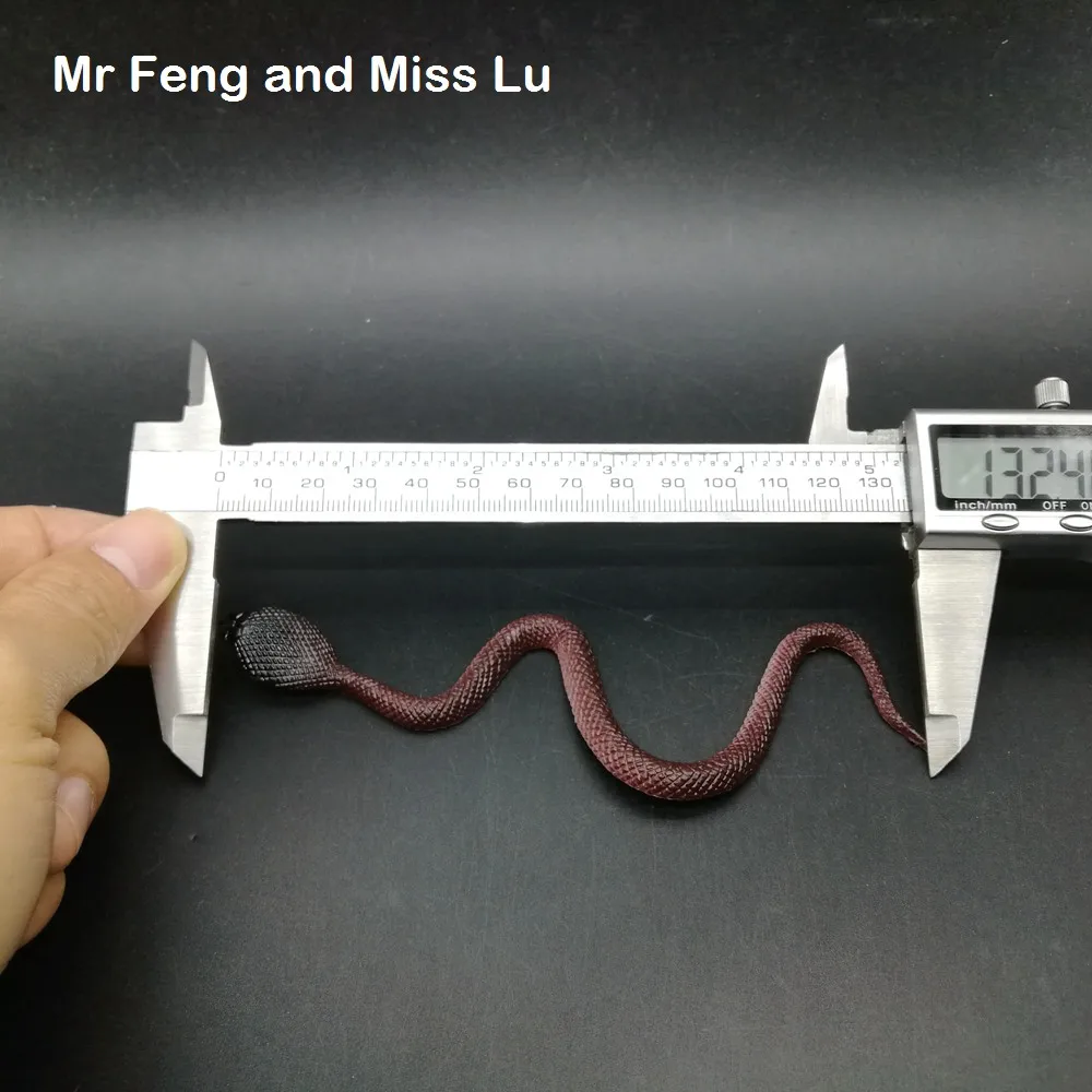 Маленькая змеевидная поддельные шутки Хэллоуин Страшные модель Новинка