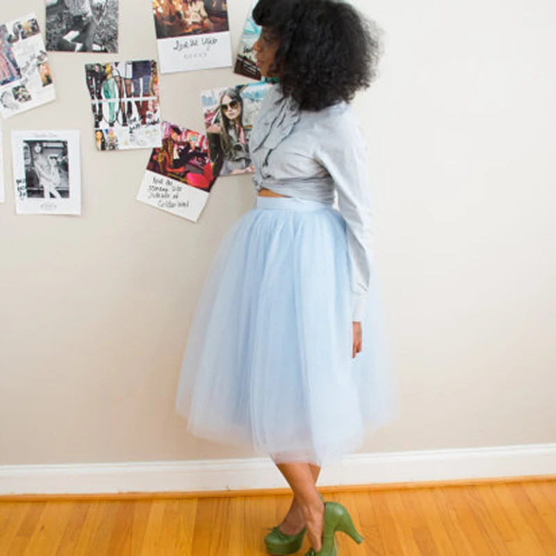 Бледно-синяя юбка средней длины из тюля выполненная на заказ до колена пышная