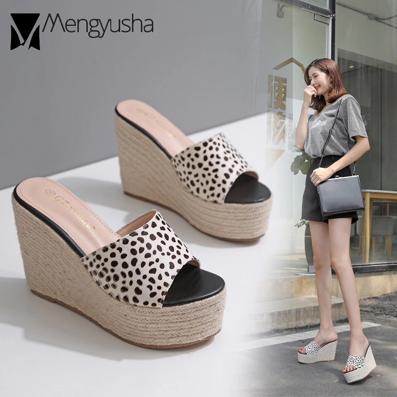 Сандалии на танкетке 12 см женские соломенные шлепанцы леопардовой расцветки