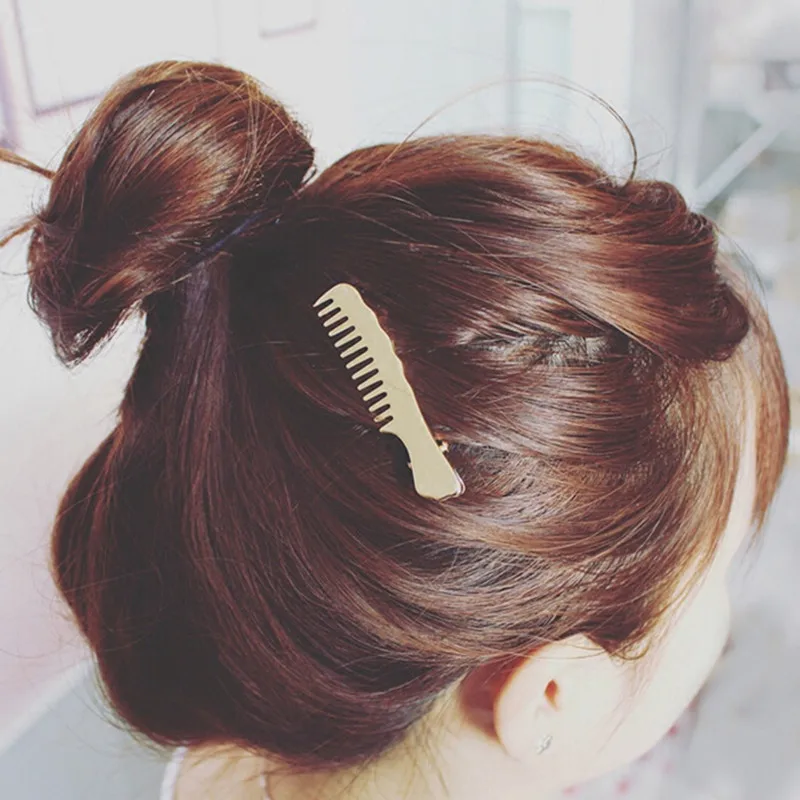 Металлическая папка для челки крупные геометрические простые расчески боковой