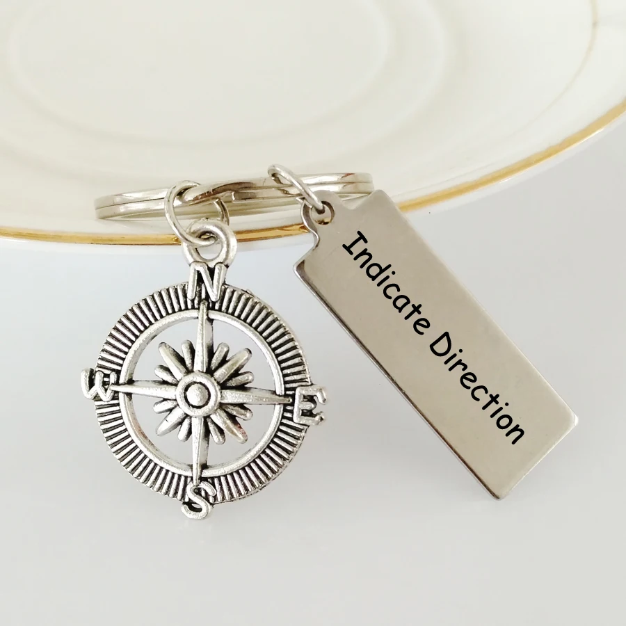 Брелок для ключей с гравировкой и надписью указывающее направление | Украшения
