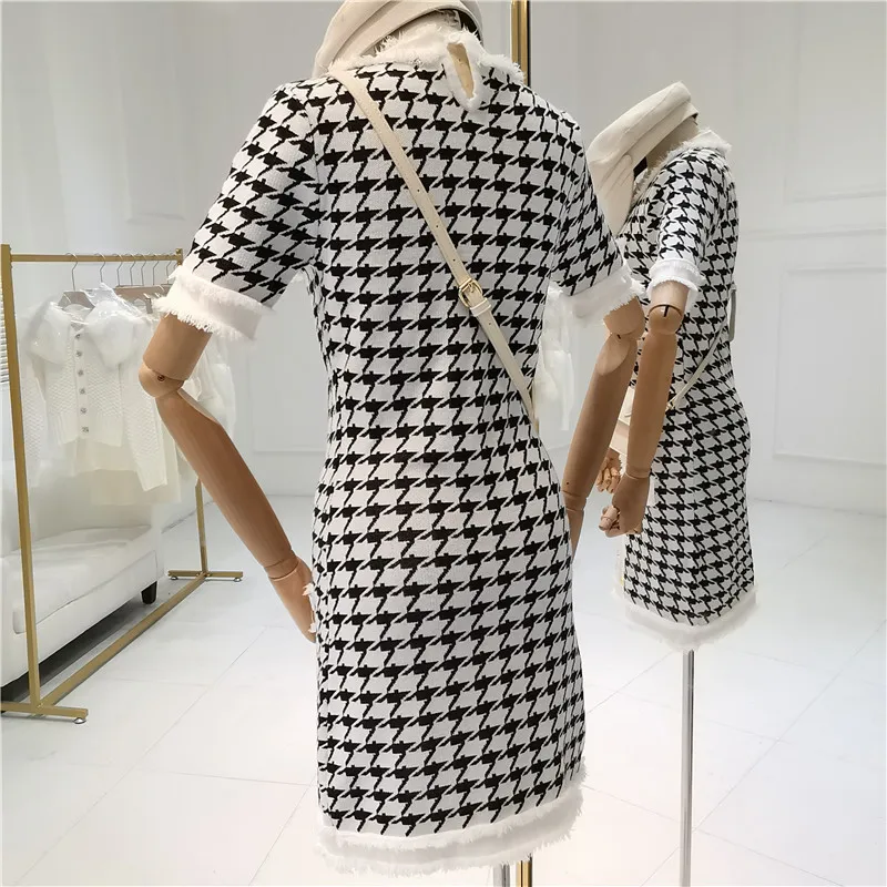 Женское платье ALPHALMODA Черное и белое элегантное с цветным квадратным грубым