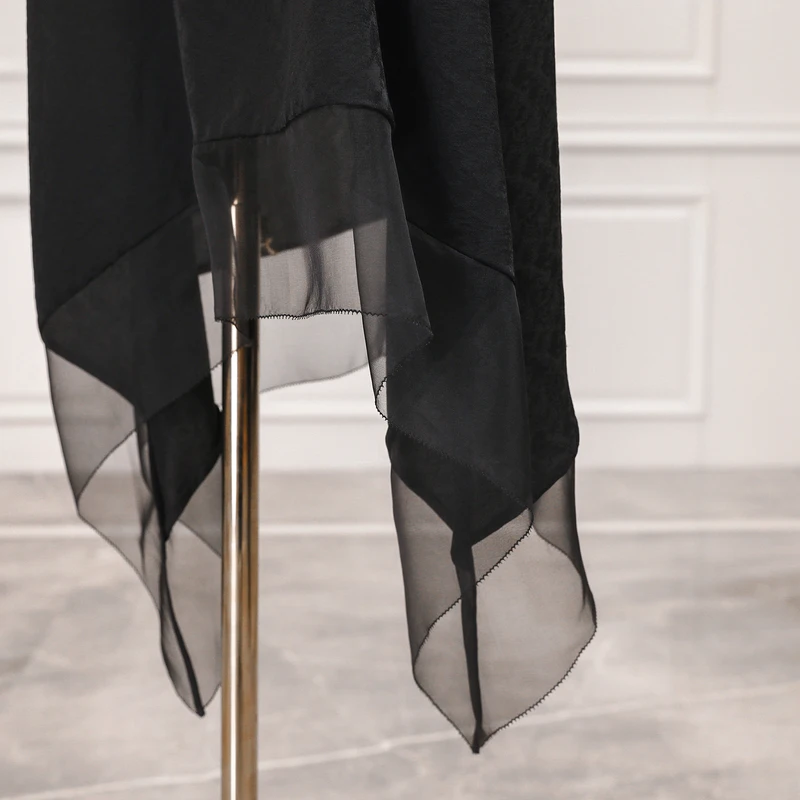 Женское шелковое платье средней длины VOA черное асимметричное с сеткой в