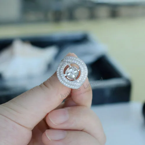 Серьги гвоздики твердые Искусственные серьги с бабочкой фианиты установленные