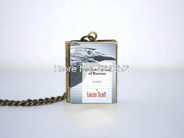 One Tree Hill An Unkindness of Ravens Book Locket Necklace серебристый или бронзовый оттенок | Украшения и