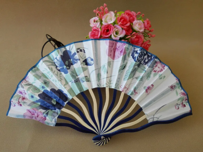 Free Shipping 100pcs/lot flower design silk fabric fan Chinese style bamboo hand as souvenirs and wedding gift favor | Дом и сад
