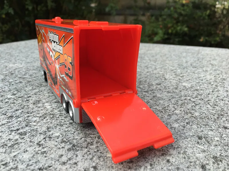 Игрушечный автомобиль Tomy Tomica Disney Pixar с прицепом металлический литый под