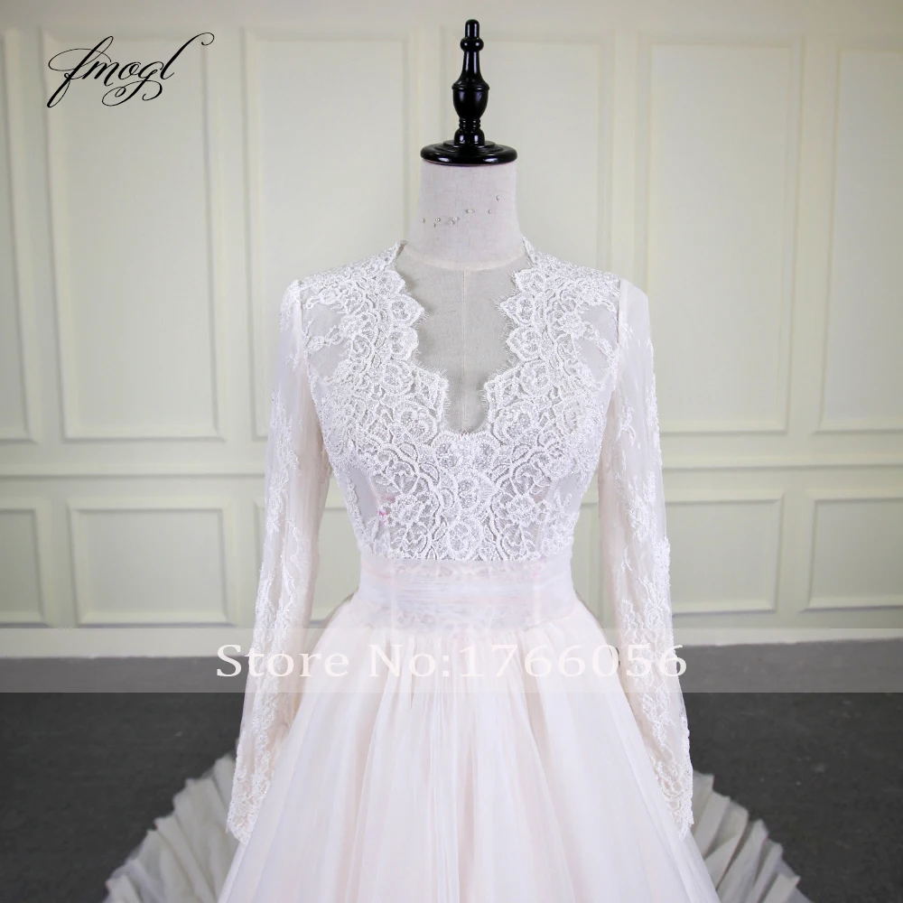 

Fmogl Vestido De Noiva V Neck Lace Wedding Dresses 2019 Long Sleeve Button Chapel Train Vintage Bride Gowns Plus Size