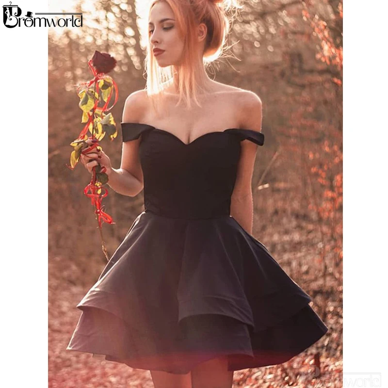 Шикарные ботинки черного цвета с открытыми плечами короткие пикантные вечерние