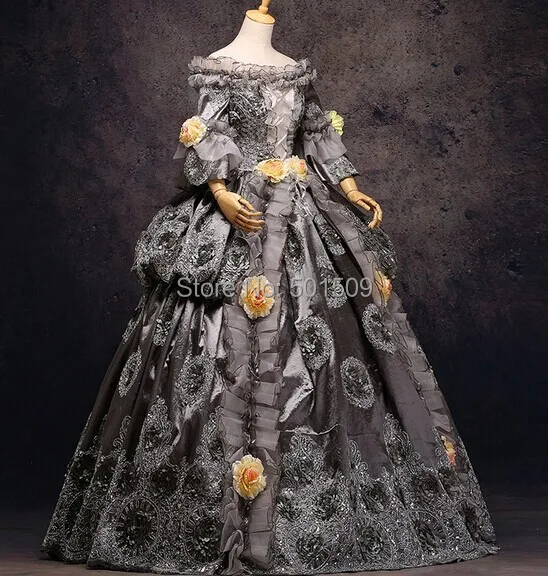 Роскошное платье серебристо серого/золотистого цвета в средневековом стиле