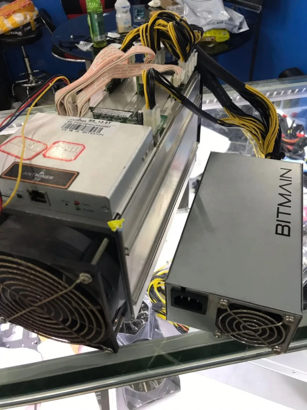 AntMiner S9 13,5 T с APW3-12-1600W psu Asic Miner 16nm Btc BCH Miner Bitcoin Mining Machine лучше, чем Whatsminer M3