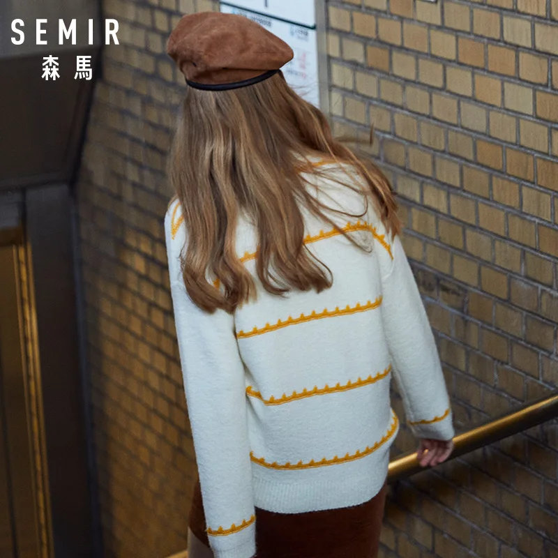 Женский трикотажный свитер SEMIR в контрастную полоску с спущенными плечами