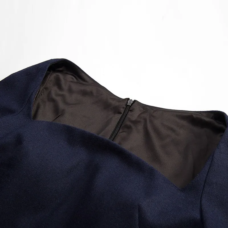 Женская шерстяная футболка TWOTWINSTYLE синяя с длинными рукавами открытыми плечами в