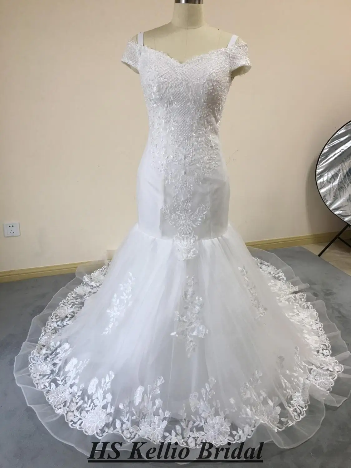 

Off Shoulder Mermaid Wedding Dress Long Tail Beaded Bodice Vestido De Novias
