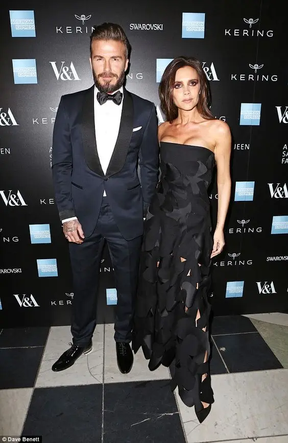 Темно-синий мужской костюм черный платок с отворотом формальный деловой ужин