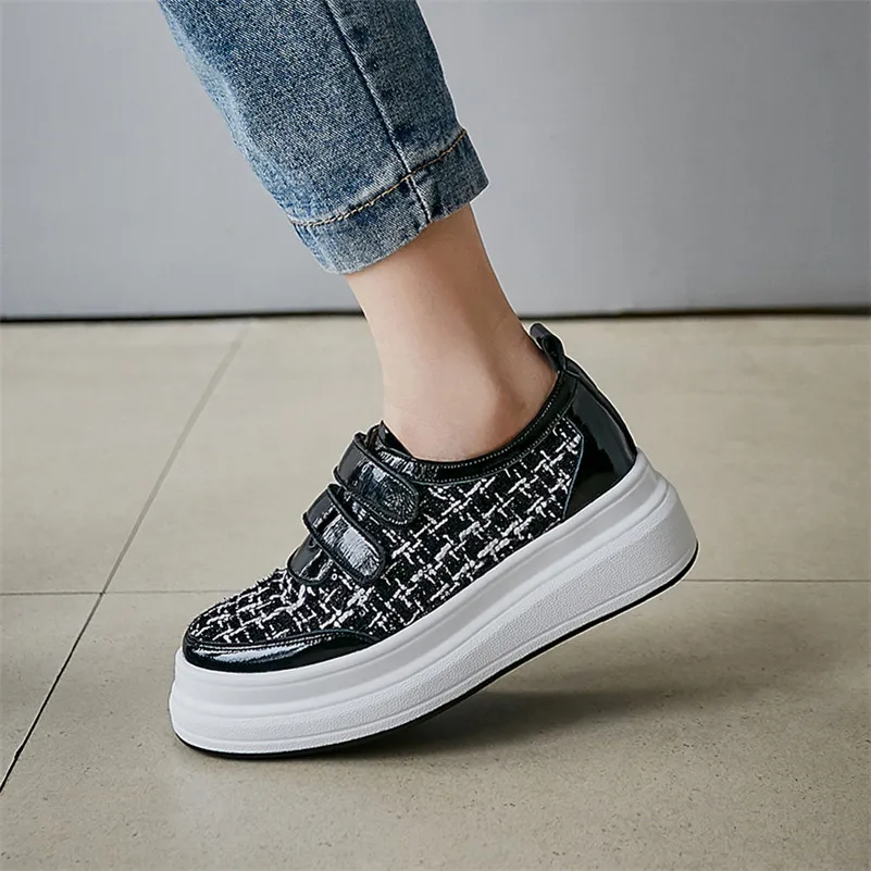 

FEDONAS Brand 2020 Spring Summer Cow Patent Leather Women Flats Comfortable Sports Casual Shoes Woman Vintage Women Sneakers